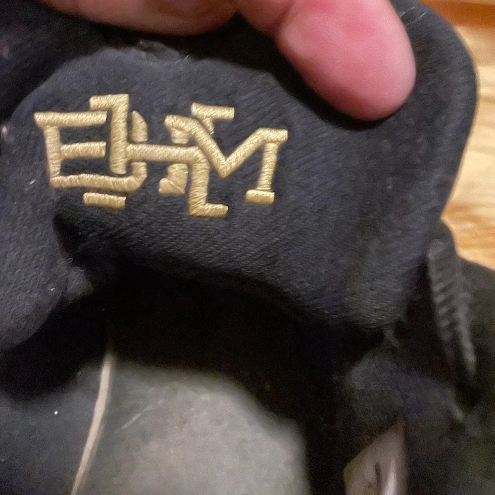 Kyrie‎ Irving Nike Shoes GUC size 4.5 Y
